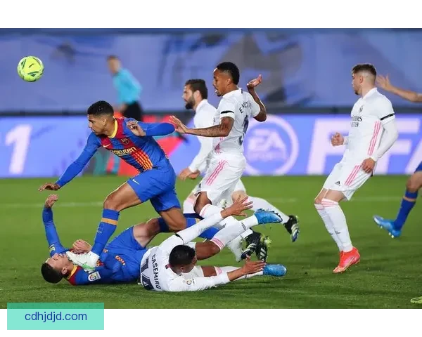 巴萨与皇家马德里世纪对决:技战术较量与球迷激情全景解析 巴萨与皇家马德里世纪对决:技战术较量与球迷激情全景解析